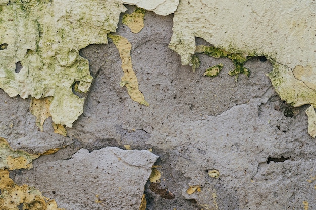 Struttura di vecchio muro di cemento con il fondo incrinato della pittura