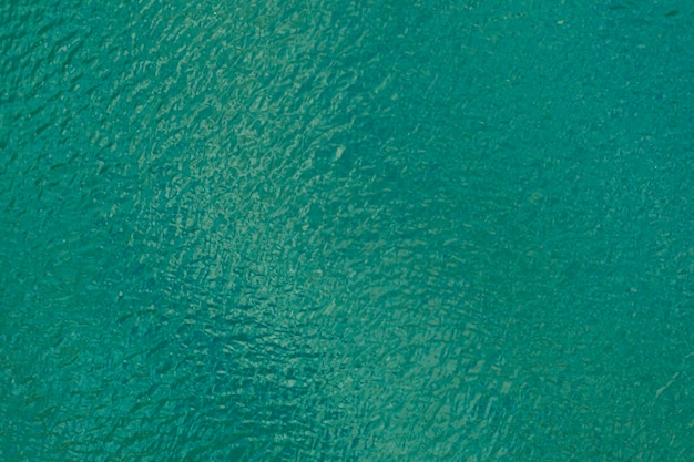 Struttura di vista aerea del mare turchese con increspature