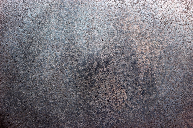 Struttura in lamiera di acciaio nera, sfondo scuro di metallo usurato
