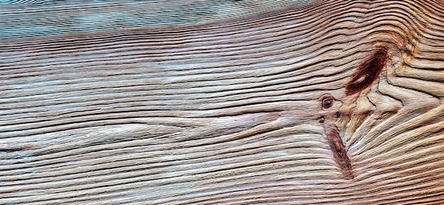 Struttura in legno di alta qualità con profondo rilievo e motivo a trama espressiva