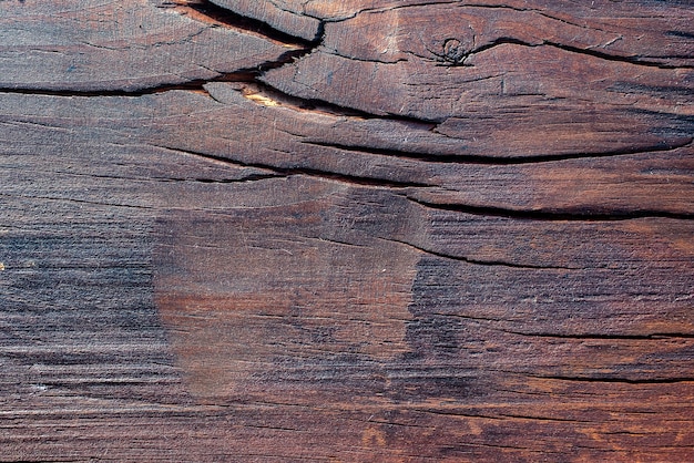 Struttura in legno di teak con crepe e nodi