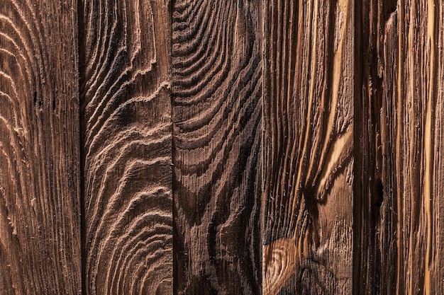 Struttura in legno vintage con tavole dirette verticalmente