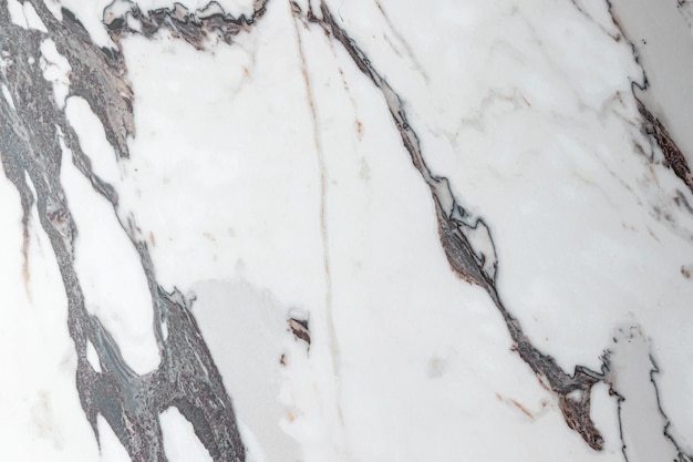 Struttura in pietra di marmo bianco vista dall'alto motivo astratto con striature grigie e marroni per sfondo o design art