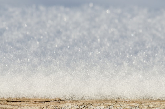 Struttura naturale della neve di inverno nel tono blu