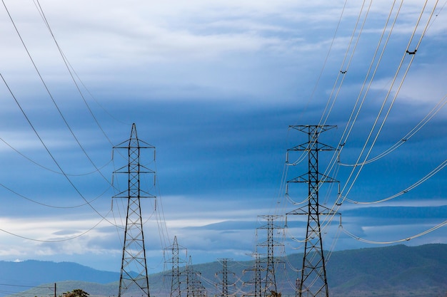 struttura palo elettrico ad alta tensione