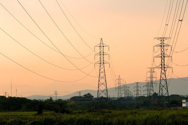 struttura palo elettrico ad alta tensione