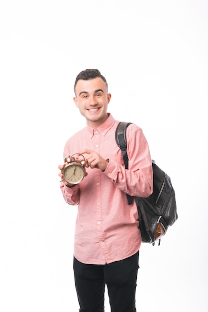 Studente allegro, è sempre puntuale, giovane ragazzo in possesso di un orologio vintage, su uno spazio bianco