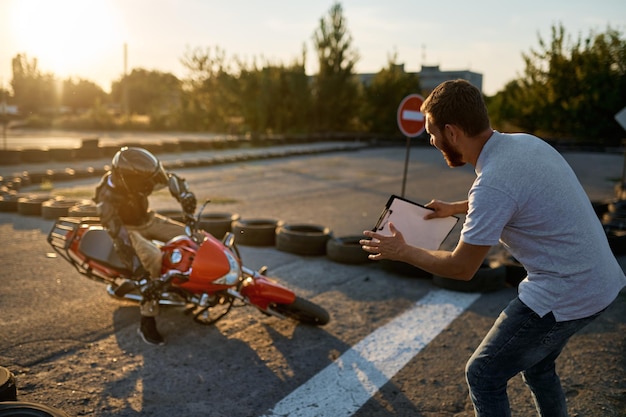 Studente cade da una moto, scuola di moto