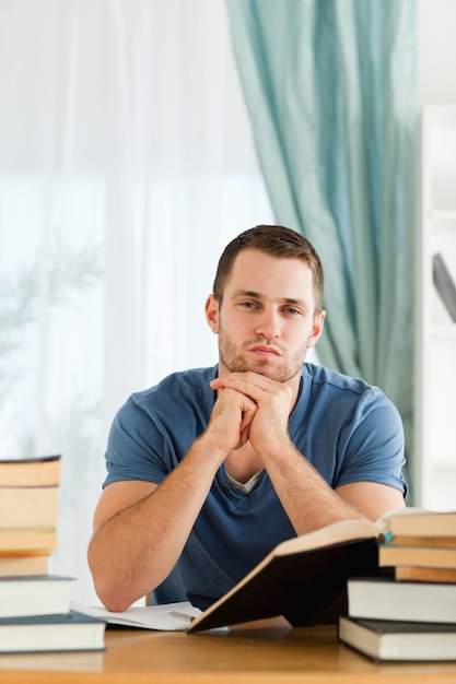 Studente che si prepara per il test