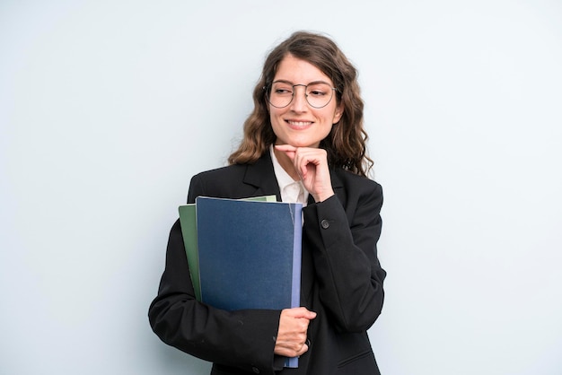 Studente universitario del maestro della donna graziosa del giovane adulto