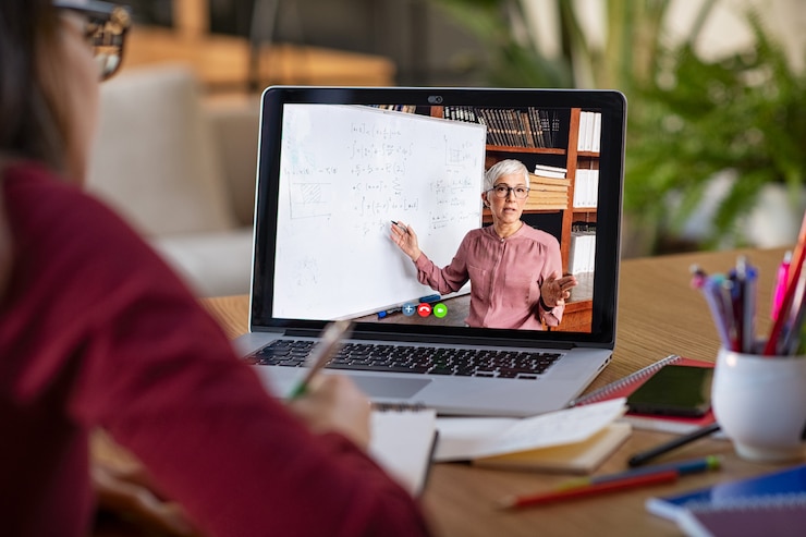 Foto studiare con video lezione online a casa