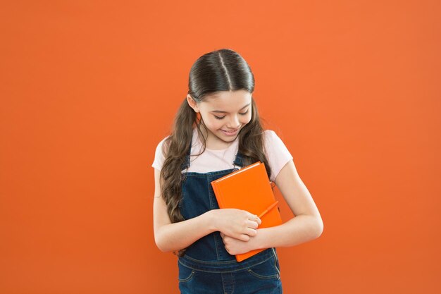 Studio a scuola Primo giorno di scuola Pronto per la prima lezione Settembre è arrivato Ritorno a scuola Libro per bambini Letteratura interessante Sviluppo ed educazione Assistenza all'infanzia e infanzia felice