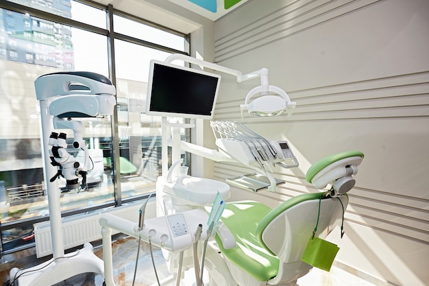 Studio dentistico senza persone con elettrodomestici
