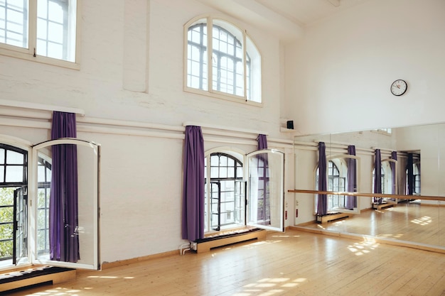 Studio di danza vuoto