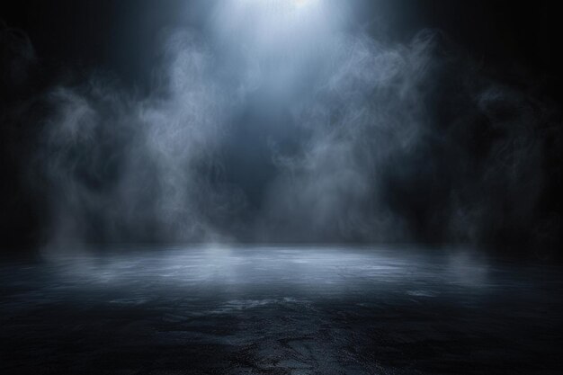 Studio spaziale vuoto stanza buia con illuminazione spot e nebbia sullo sfondo nero