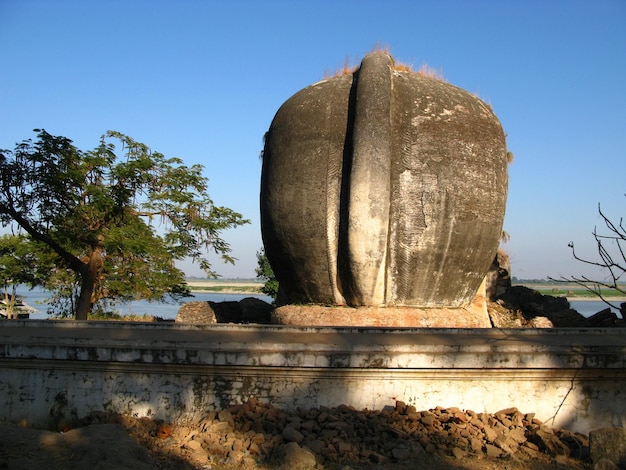 Stupa Mingun Pahtodawgyi fiume Irrawaddy Myanmar