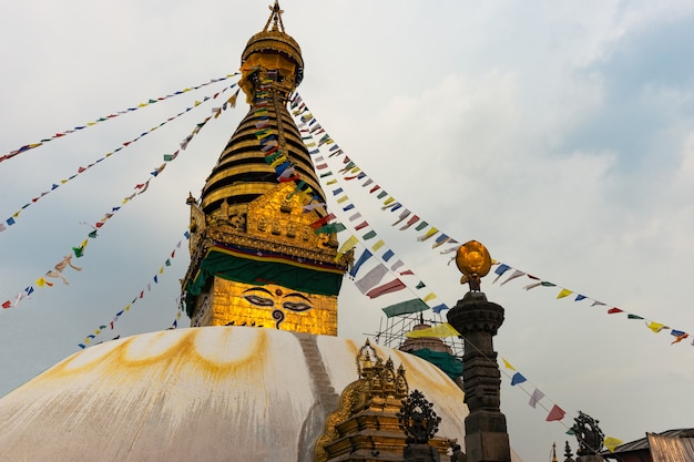 Stupa nel tempio della scimmia di Swayambhunath a Kathmandu, Nepal