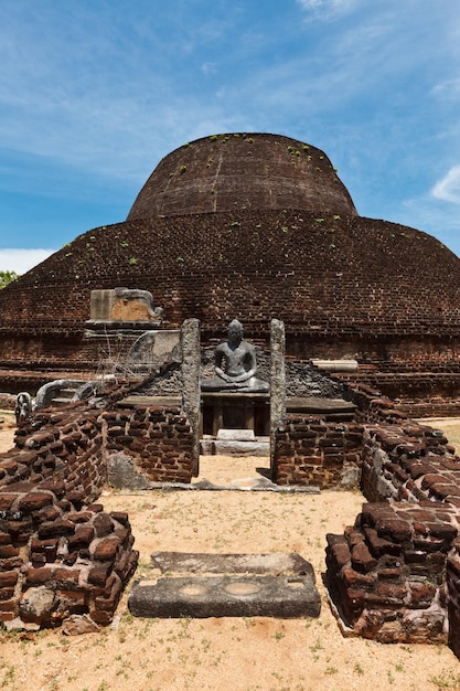 Stupe buddista antico di dagoba Pabula Vihara Sri Lanka