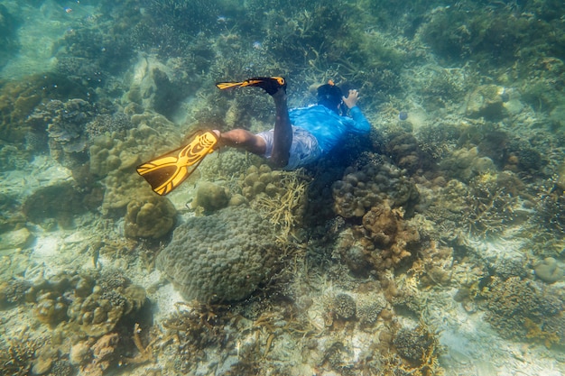 Subacqueo snorkeling