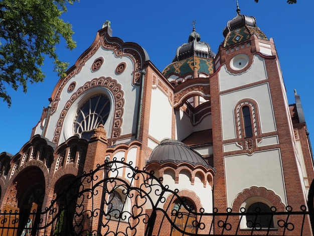 Subotica Serbia 12 settembre 2021 Facciata dell'edificio della sinagoga Istituto di base della religione ebraica locali di culto e centro della vita religiosa della comunità