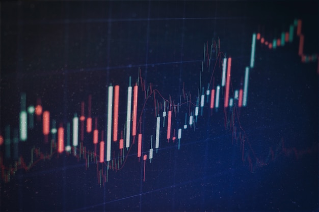 Successo aziendale e concetto di crescita. Grafico commerciale del mercato azionario sullo schermo digitale. Mercato Forex, mercato dell'oro e mercato del petrolio greggio.