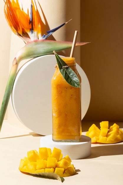 Succo di mango vista frontale in bottiglia