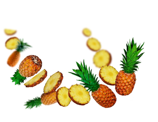 Succose e gustose ananas fresche levitano su uno sfondo bianco dieta sana Frutta e verdura fresca