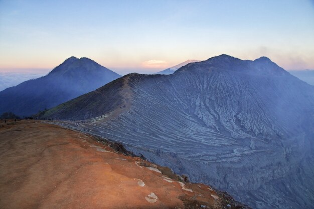 Sulla cima del vulcano Ijen, Indonesia