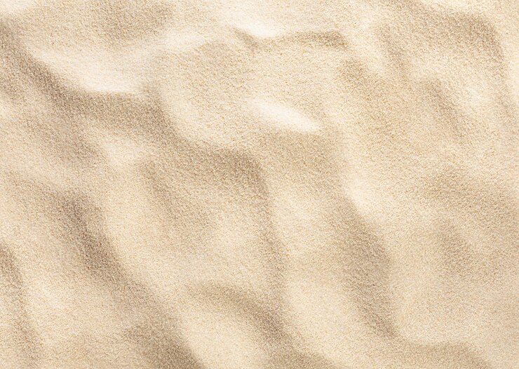 sullo sfondo di sabbia di spiaggia beige con motivi naturali