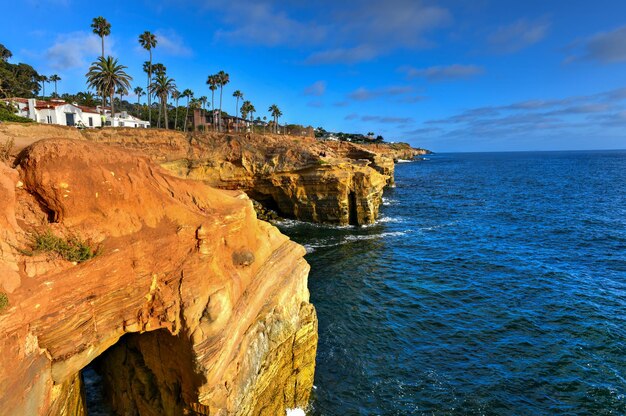 Sunset Cliffs Beach Linea costiera a Sunny San Diego California USA