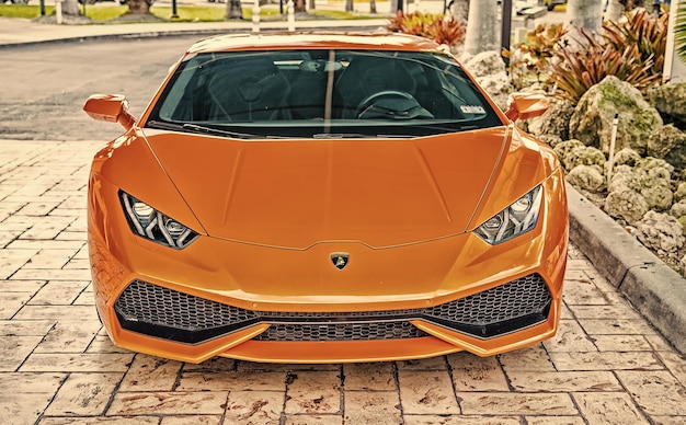 Supercar Lamborghini Aventador arancione