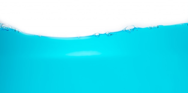 superficie dell'acqua blu con bolla d'aria