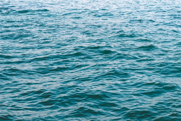 Superficie dell'acqua del mare. trama turchese.