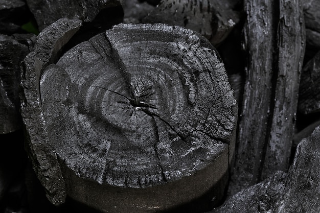 Superficie di carbone nero naturale da vecchio albero Carbone ad alta energia di legno per riscaldare in inverno o per la casa