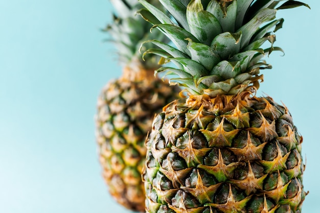 Superficie di due frutti di ananas