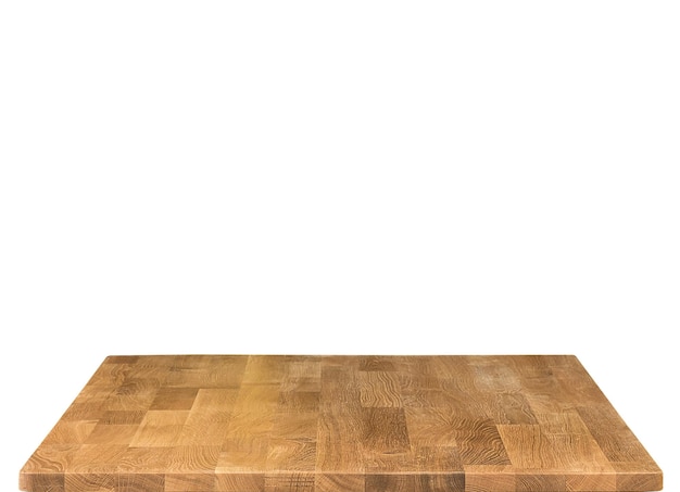 Superficie di tavolo in legno isolata su sfondo bianco Mobili in legno massiccio vista ravvicinata