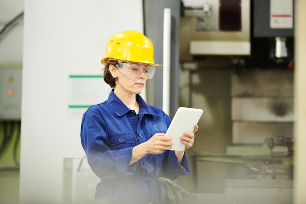 Supervisore di fabbrica femminile