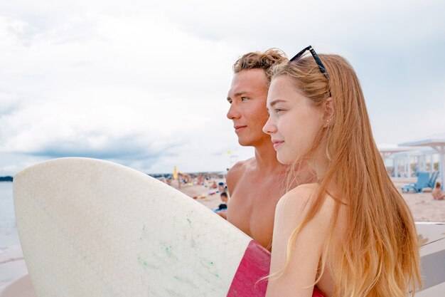 Surfisti in spiaggia