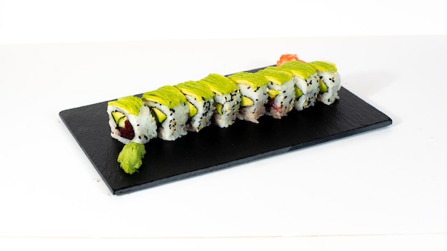 Sushi con aguacate e wasabi