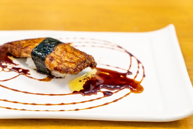 Sushi di foie gras con salsa