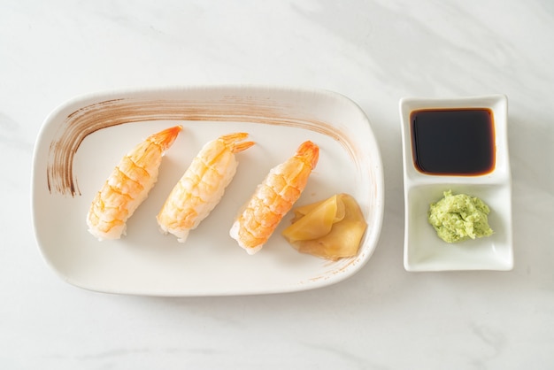 Sushi di gamberetti o Ebi Nigiri Sushi - Stile di cibo giapponese