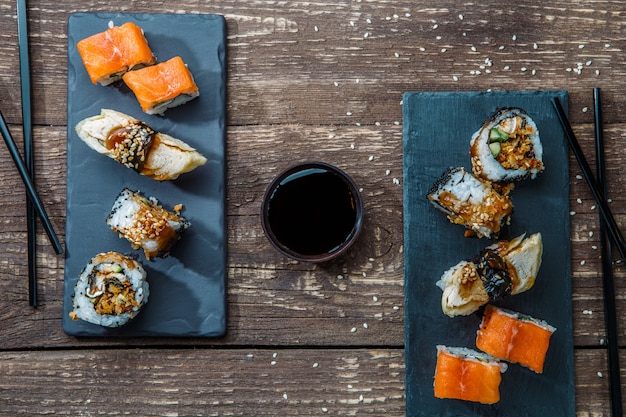 Sushi di pesce giapponese, involtini