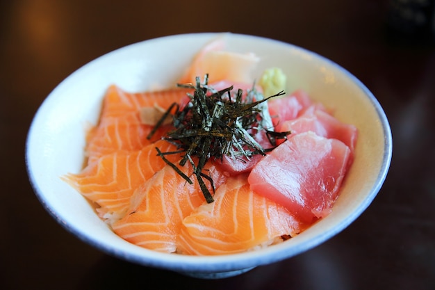 Sushi di salmone e tonno don