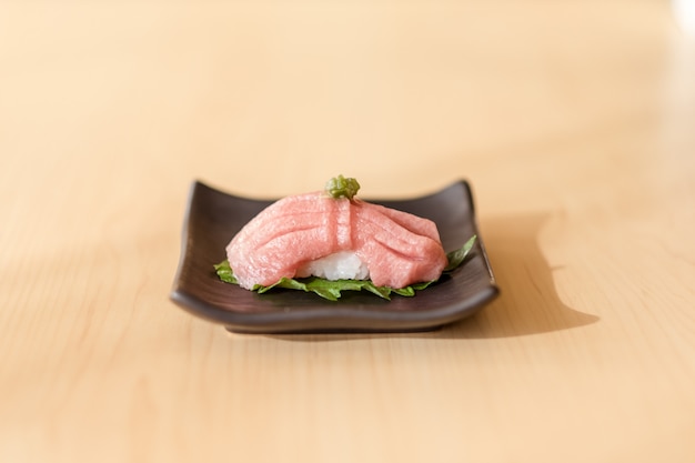 Sushi giapponese Otoro (Makuro)