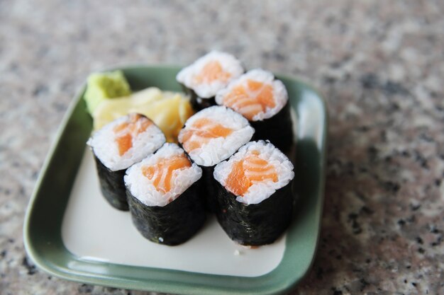 Sushi Maki al salmone