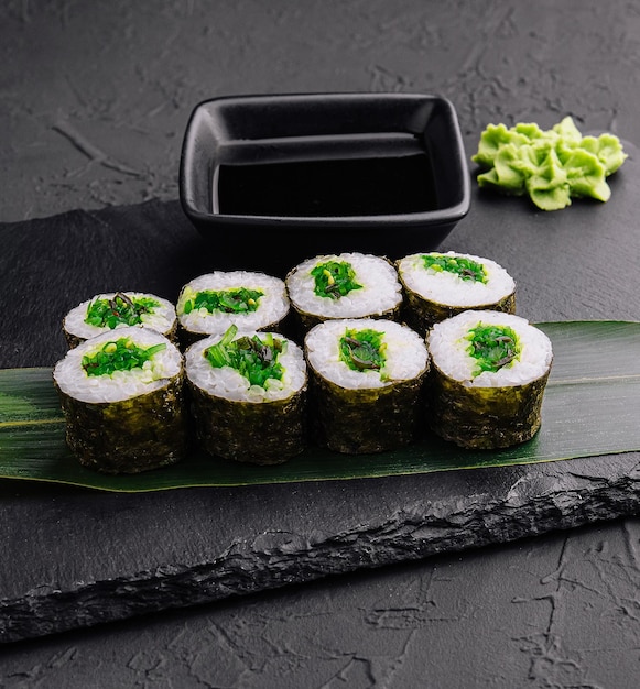 Sushi Maki con cipollotto all'interno