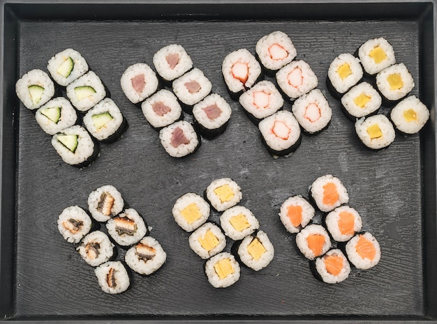 sushi maki misto - stile cibo giapponese