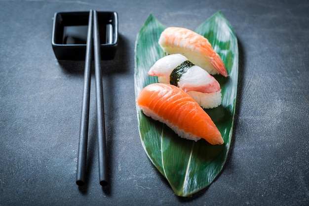 Sushi Nigiri gustoso a base di pesce fresco