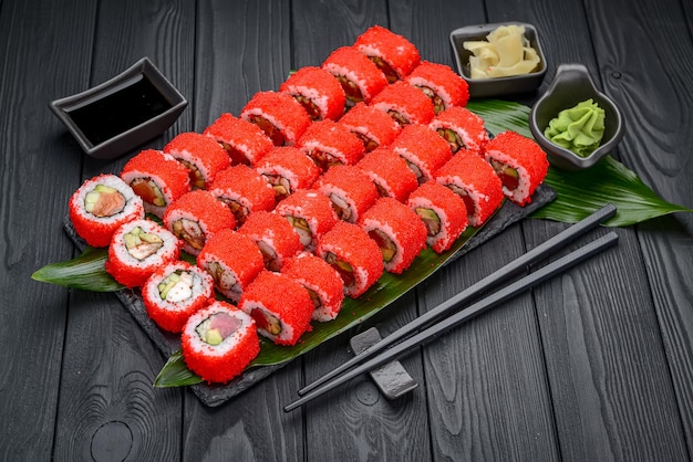 Sushi roll cibo giapponese nel ristorante