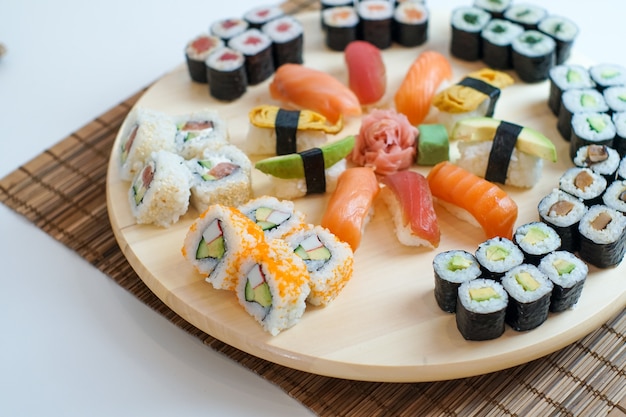 Sushi su un tavolo del ristorante